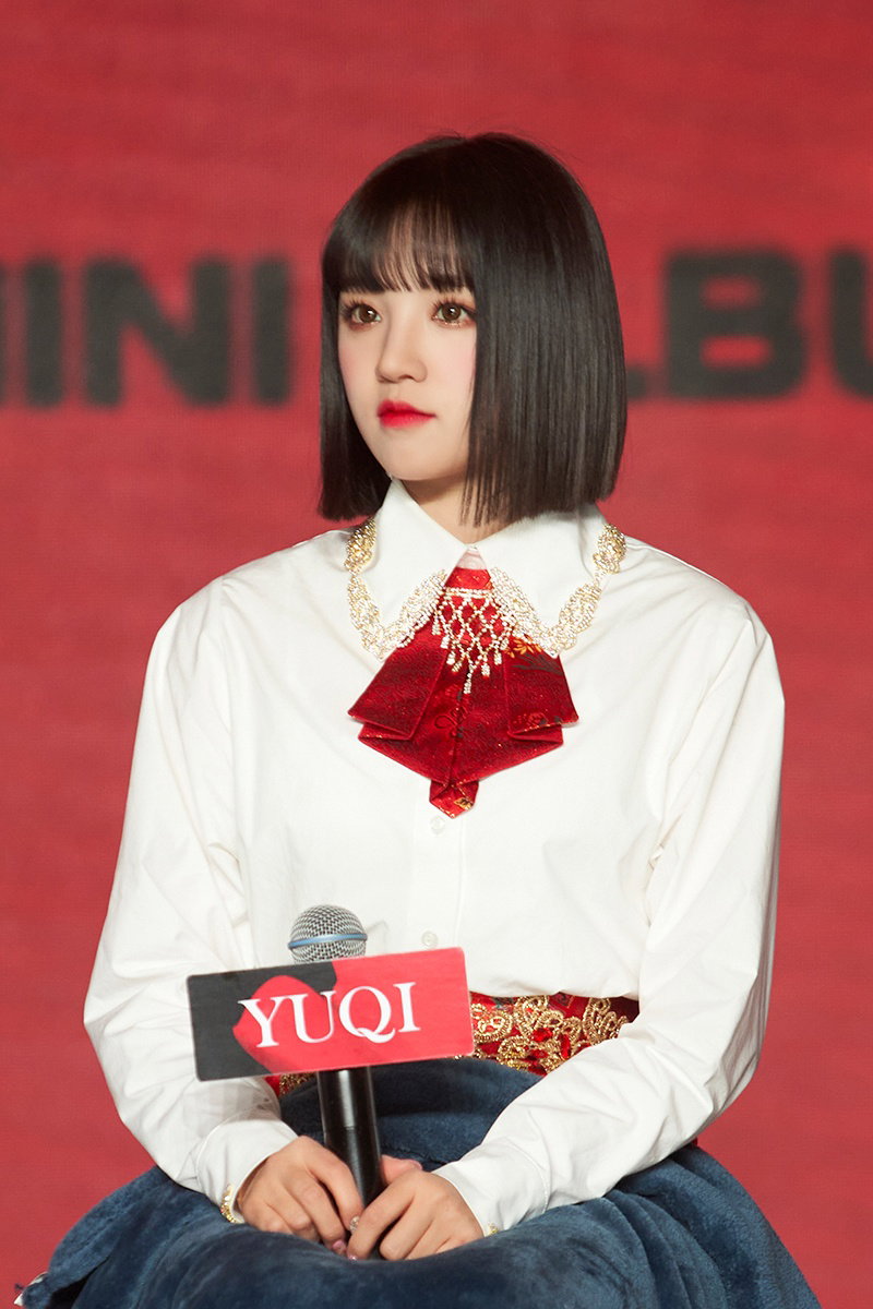 yuqi nackt